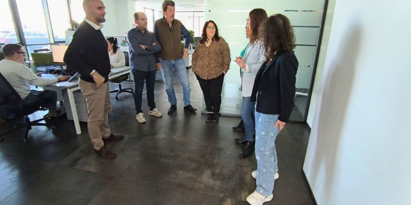 Reunión informal en las oficinas de I-Tech Medical Division